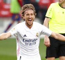 ريال مدريد يعلن رسميا تمديد عقد  لوكا مودريتش