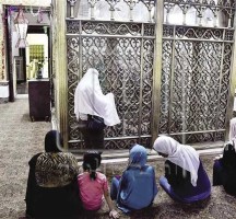 ما حكم زيارة الأضرحة؟
