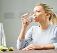 كمية الماء التي يحتاجها الجسم يوميا