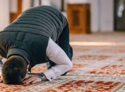 هل يجوز الصلاة بالحذاء