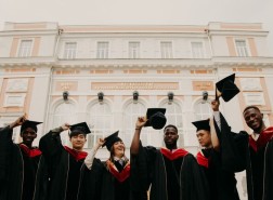 حيل يستخدمها السياسيون الأمريكيون لمنع الطلاب من التصويت
