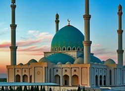 من اول من قام بالاذان