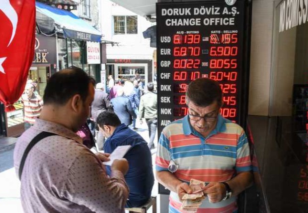 فيتش: الاقتصاد التركي تحول من مستقر إلى سلبي