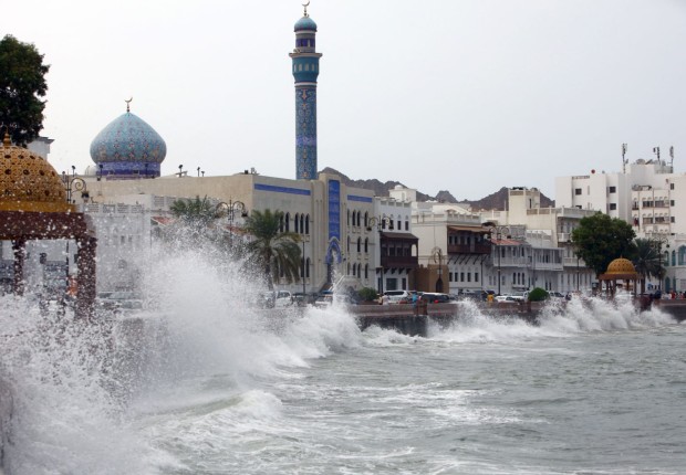مشاهد لانهيار جبلي في الوطيّة نتيجة إعصار "شاهين"