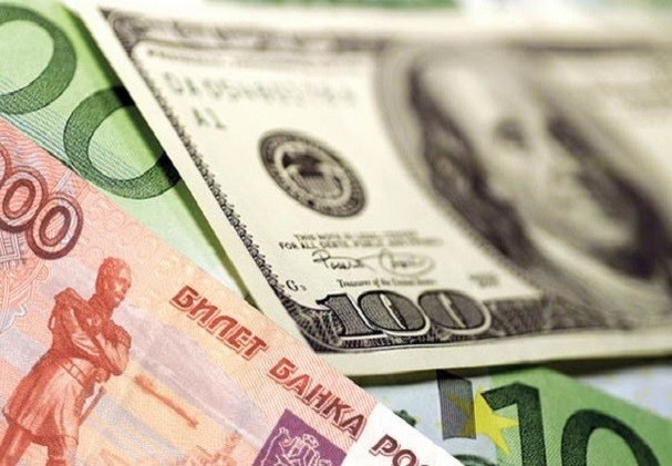 سعر صرف الدولار مقابل الروبل