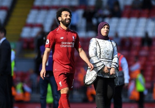محمد صلاح وزوجته