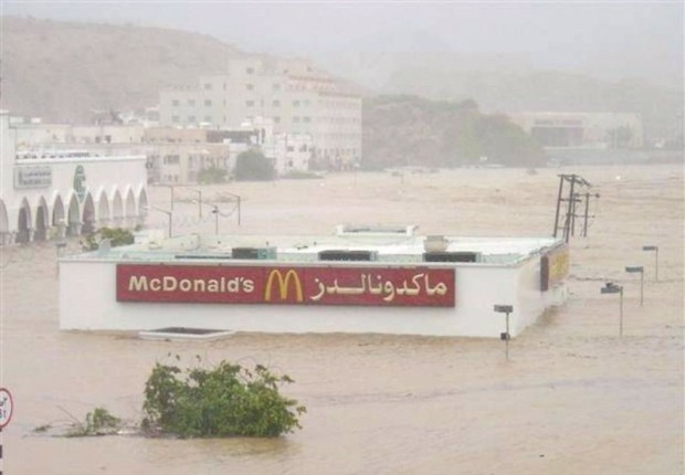 اعصار جونو في عمان