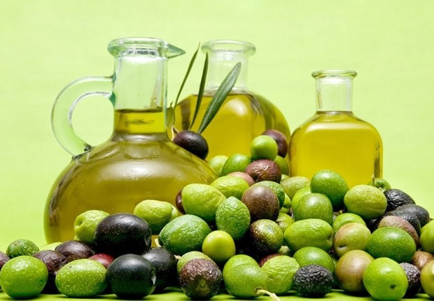 فوائد زيت الزيتون.. غذائية وعلاجية وتجميلية