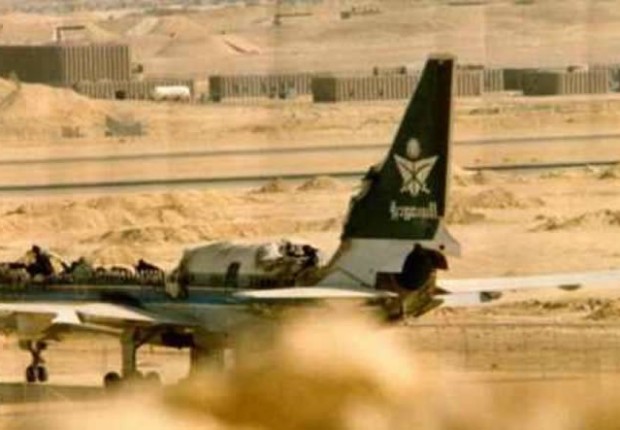 قصة عودة الطائرة السعودية hk