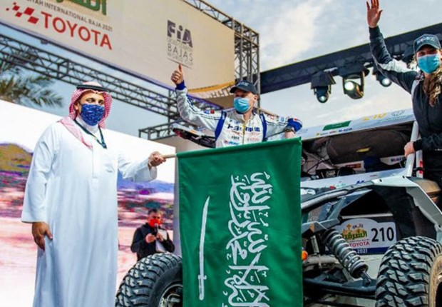 الأولى من نوعها .. سعوديتان تتسابقان في رالي دكار