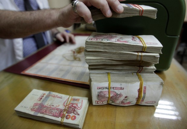 كم تساوي 100 دولار بالدينار الجزائري