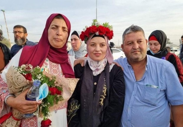لقاء مؤثر للأسيرة المحررة أمل طقاطقة بذويها