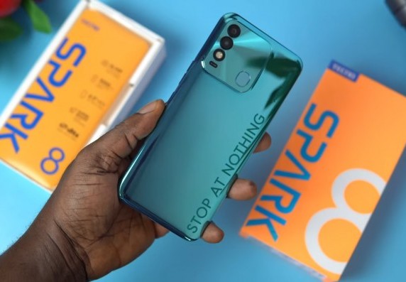 هل هاتف Tecno الجديد سينافس الأجهزة الذكية؟