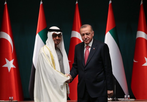 الإمارات وتركيا وثّقتا السلام بالمال