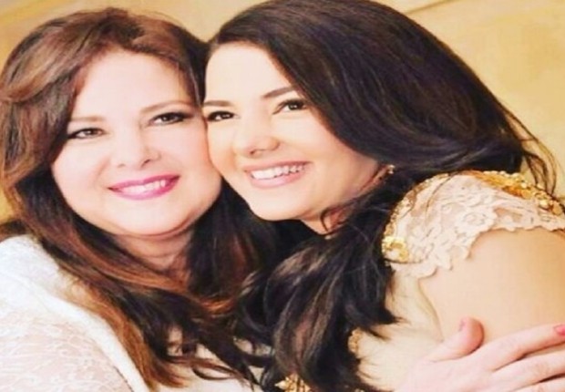 الفنانة دلال عبد العزيز وابنتها