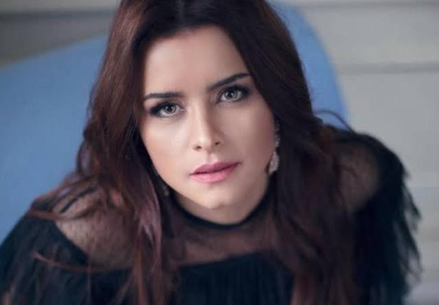 الفنانة نور