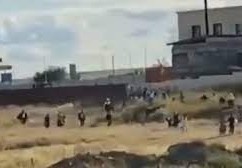 هروب جماعي من مطعم بفساتين وملابس السهرة