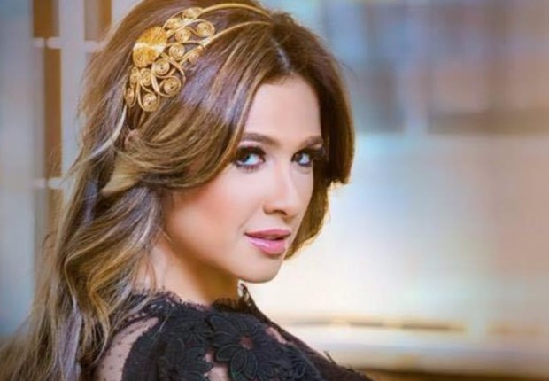 الفنانة ياسمين عبد العزيز