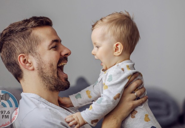 متى يبدأ طفلي بالكلام؟