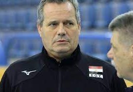أول تعليق من مدرب منتخب مصر للطائرة على قرار إقالته