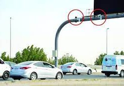 تلتقط كاميرا ساهر صوراً سيارة تزيد سرعتها عن ٩٠