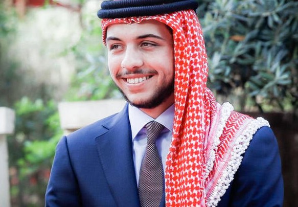 كم عمر الامير حسين