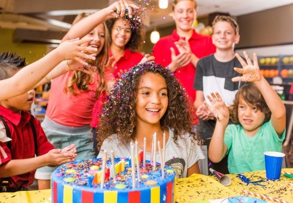 كيف يمكن تنظيم حفلة عيد ميلاد؟