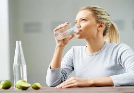 كمية الماء التي يحتاجها الجسم يوميا