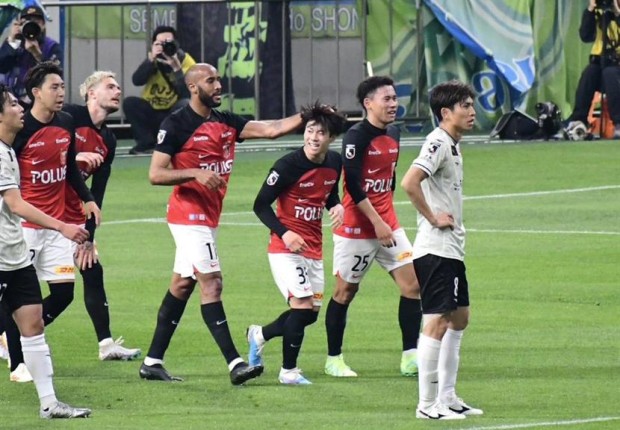 هدف اوراوا في الهلال